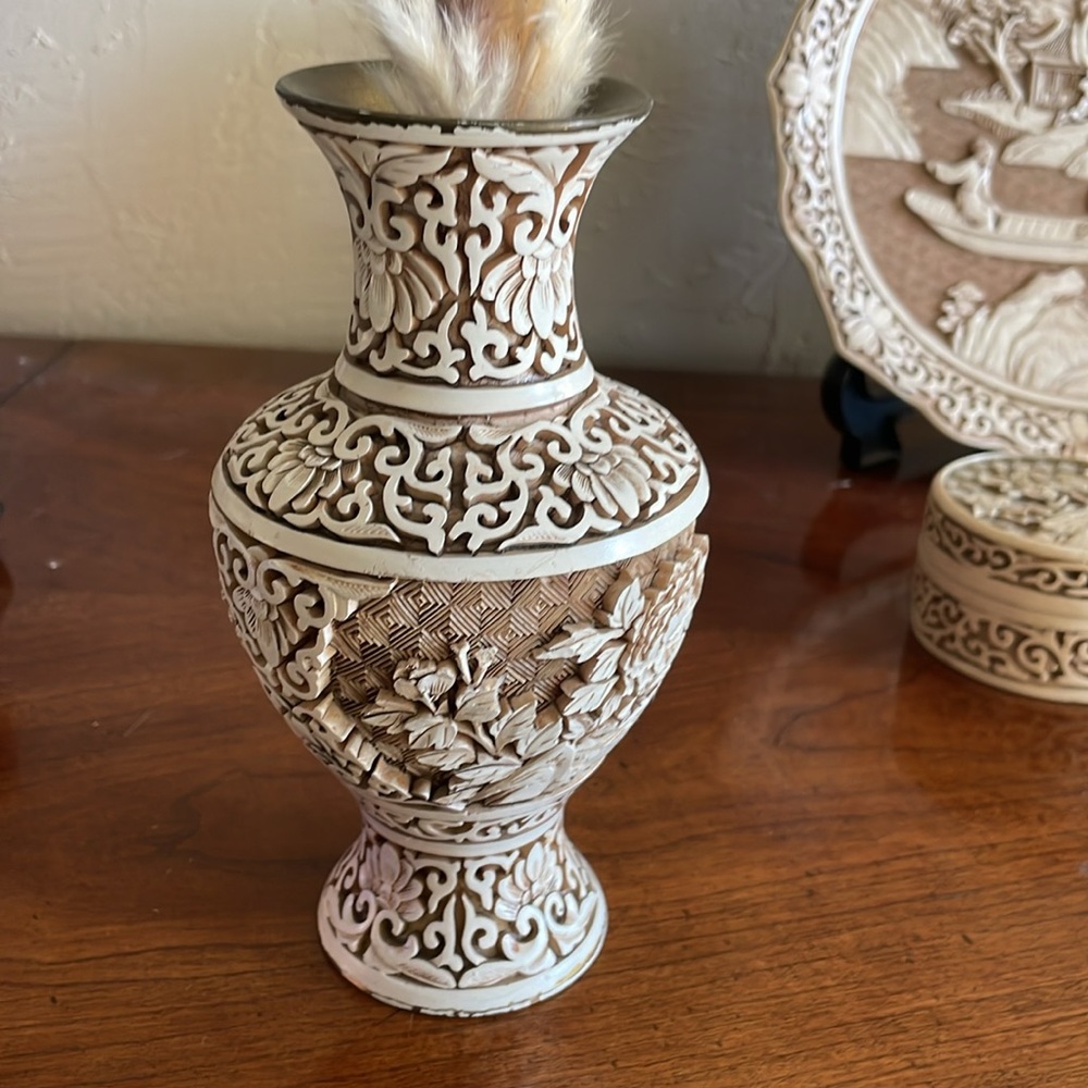 Vintage 1982- Ivory Dynasty 3 piece Matching Set. Vase, Trinket Box & Plate. - Picture 8 of 14